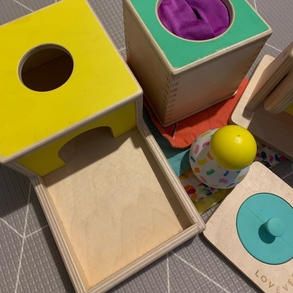 Lovevery 5-6 month set with two items from 7-8 month set - Picture 4 of 4